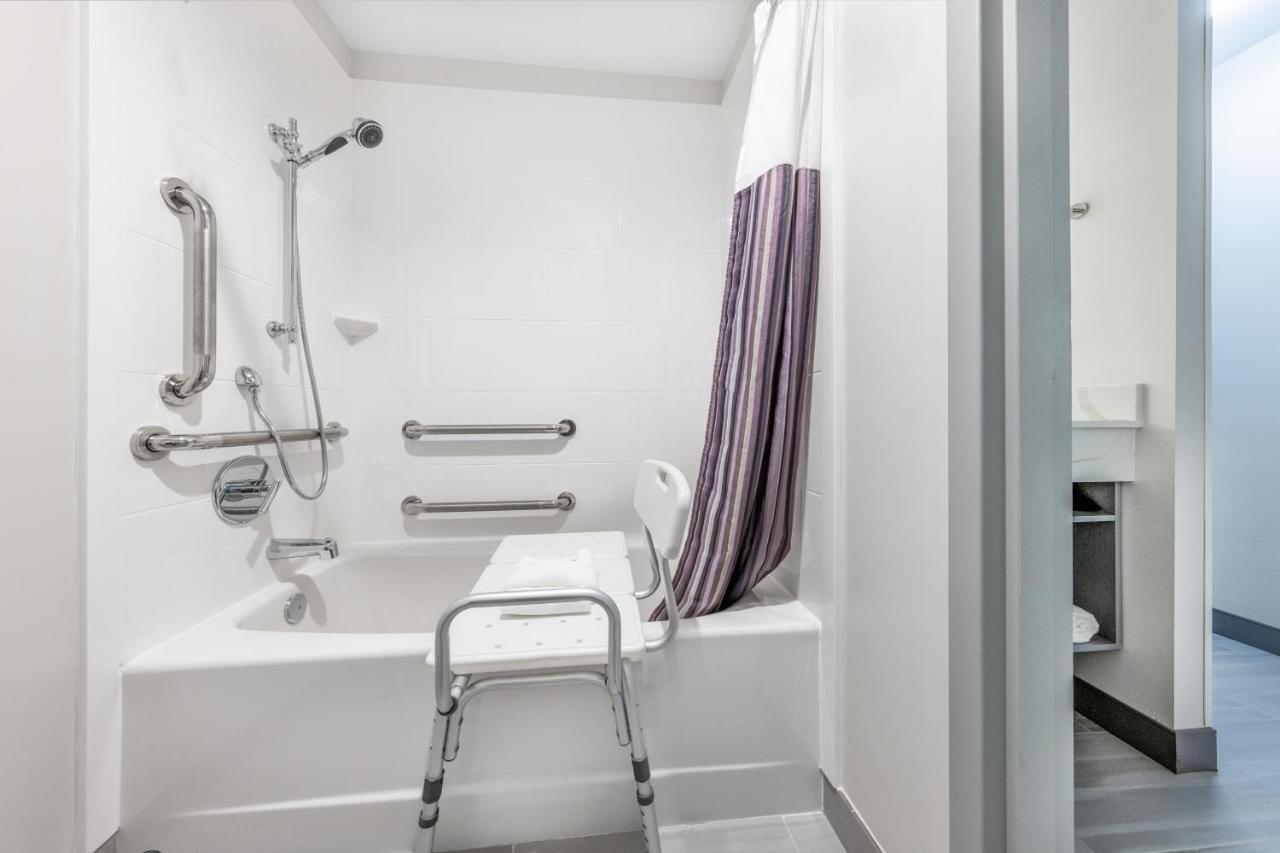 Queen Room with Two Queen Beds - Mobility Access/Non-Smoking